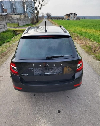 Skoda Fabia cena 58999 przebieg: 8900, rok produkcji 2022 z Namysłów małe 106
